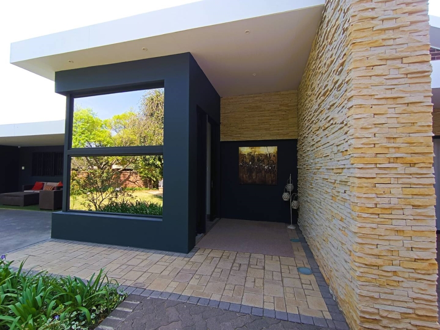 5 Bedroom Property for Sale in Langenhovenpark Free State